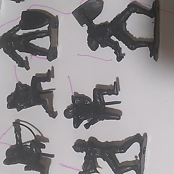 Vintage Gladiator Figurines- (Plastic) - Picture 7 of 15